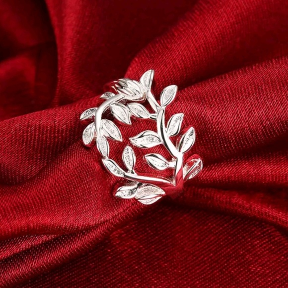 Sterling Silver Plated Leaf Ring with Cubic Zircon - Picture 3 of 3